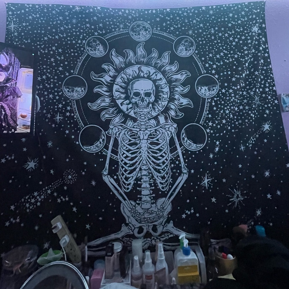 Skeleton tapastry